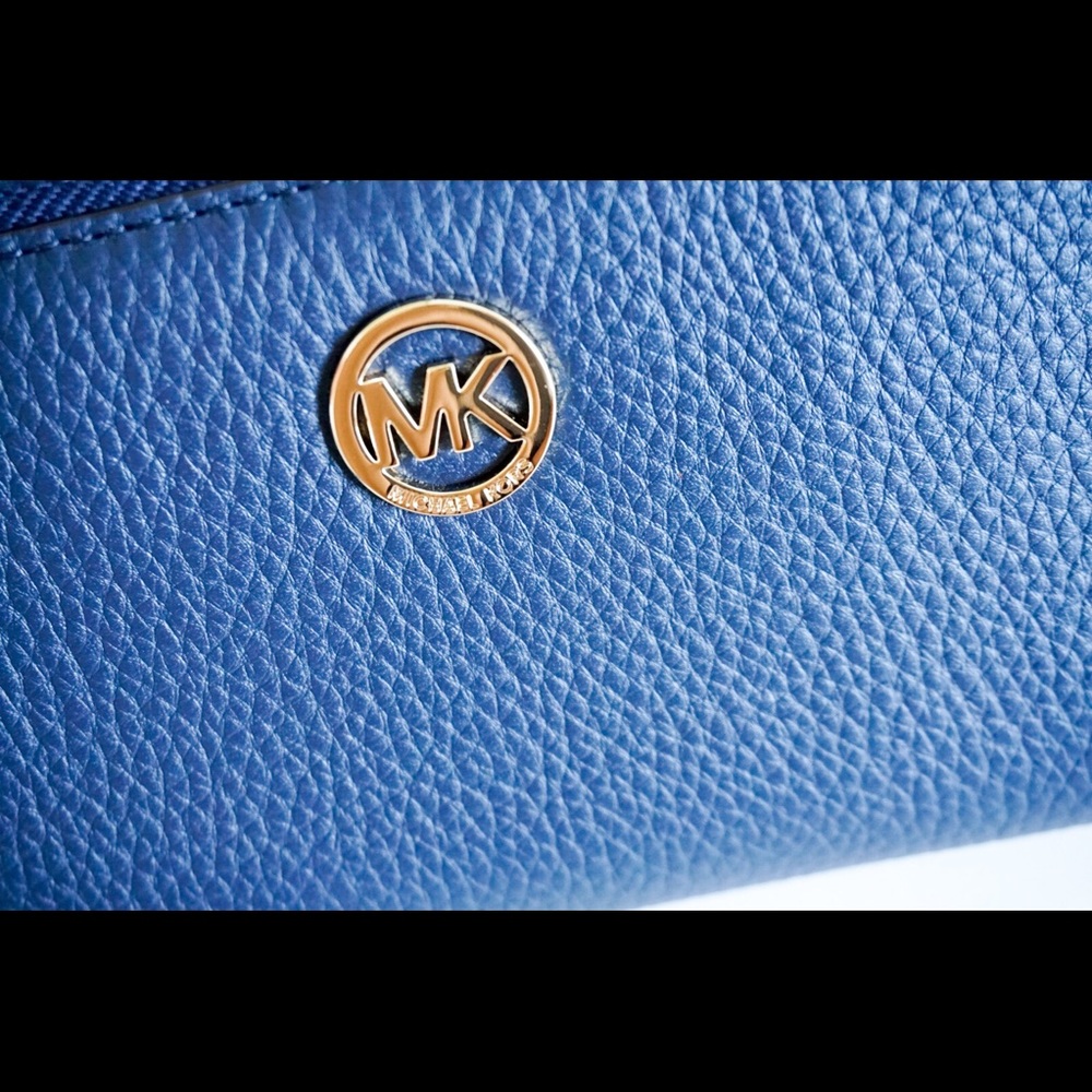 Michael Kors Large Leather Wristlet Navy Blue - Picture 7 of 8